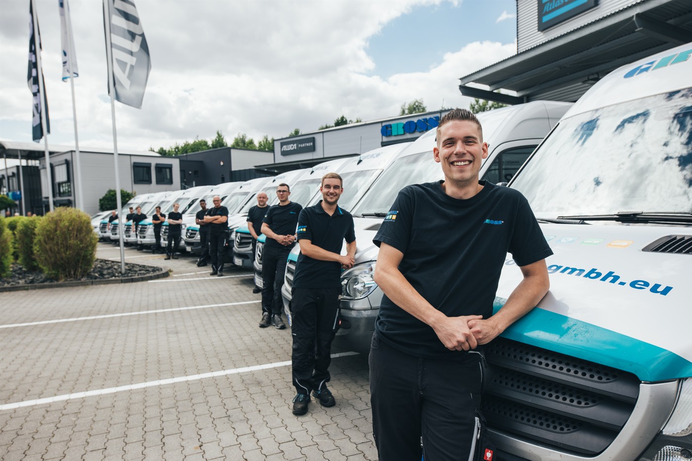 GROSS Serviceflotte mit zahlreichen Einsatzfahrzeugen für Druckluft- und Kompressor-Service – Airgroup Partner