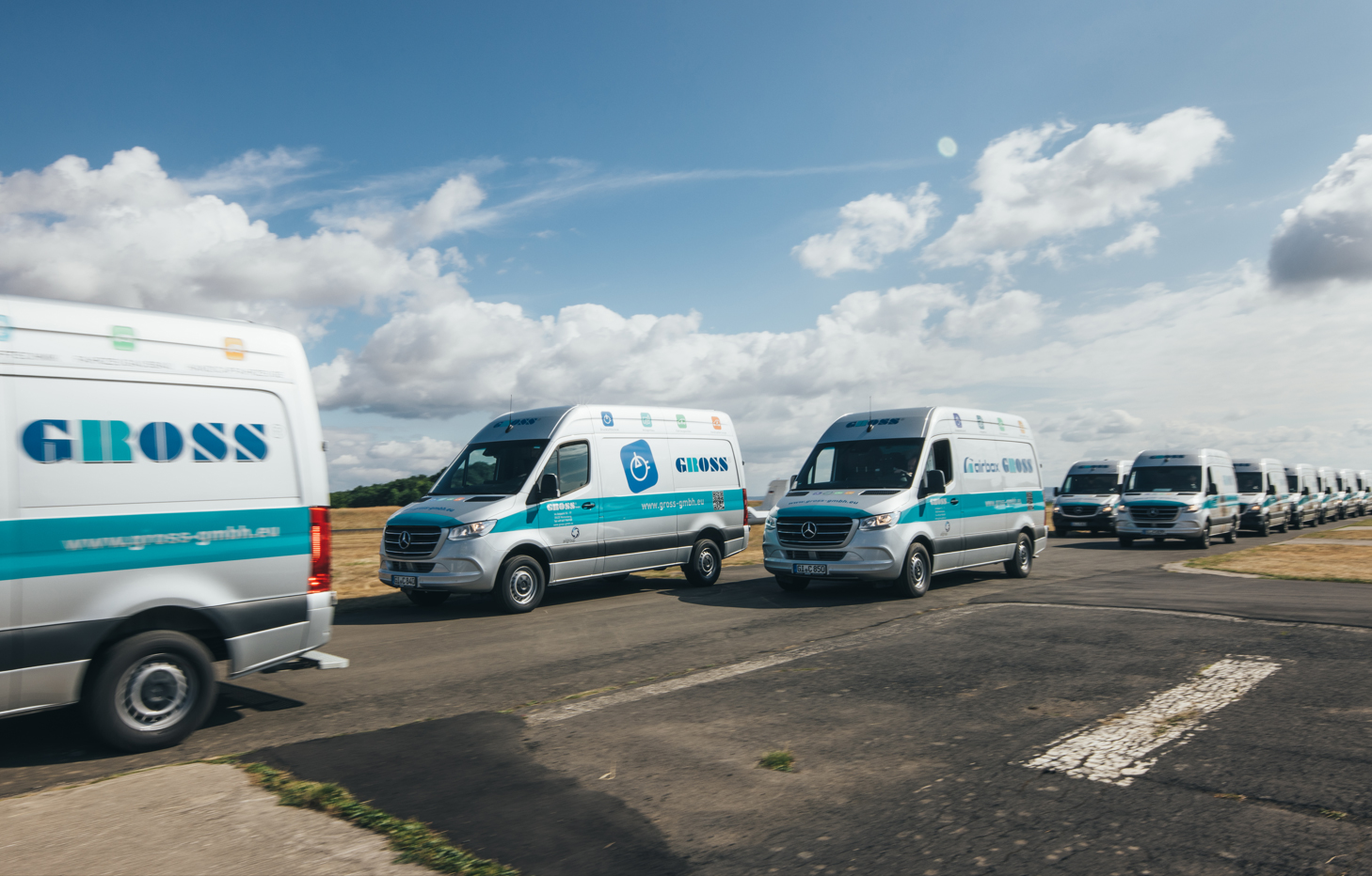 GROSS Serviceflotte mit zahlreichen Einsatzfahrzeugen für Druckluft- und Kompressor-Service – Airgroup Partner